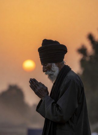 Elder Sikh Man Praying at Sunrise1